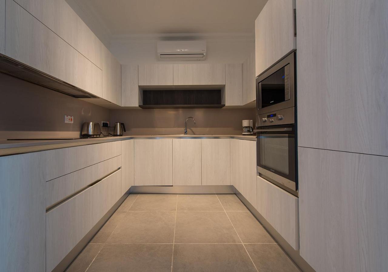 Seafront Apartment Слима Экстерьер фото