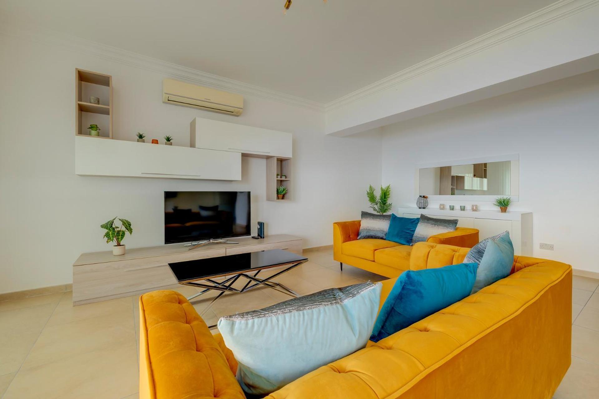 Seafront Apartment Слима Экстерьер фото