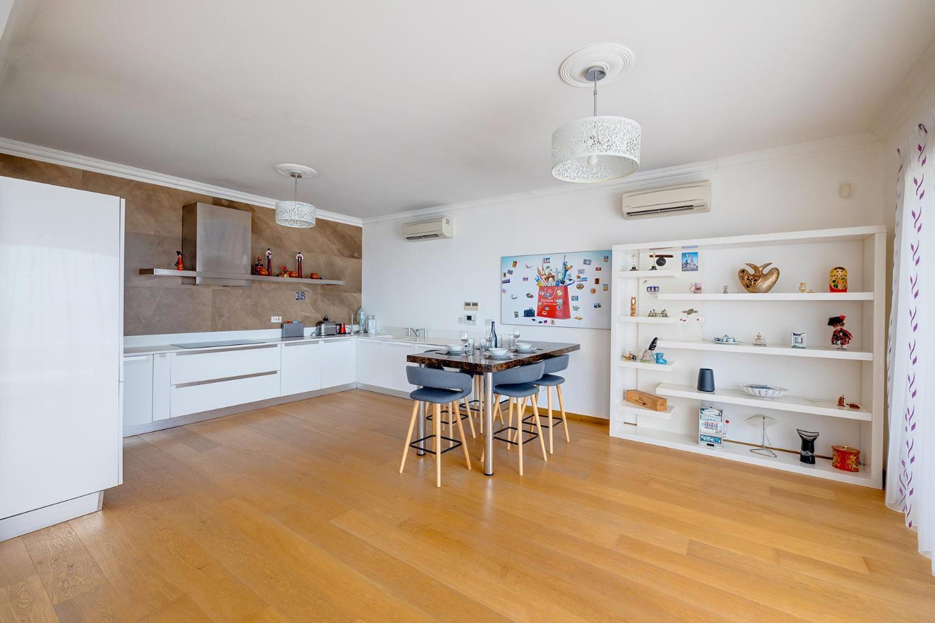 Seafront Apartment Слима Экстерьер фото