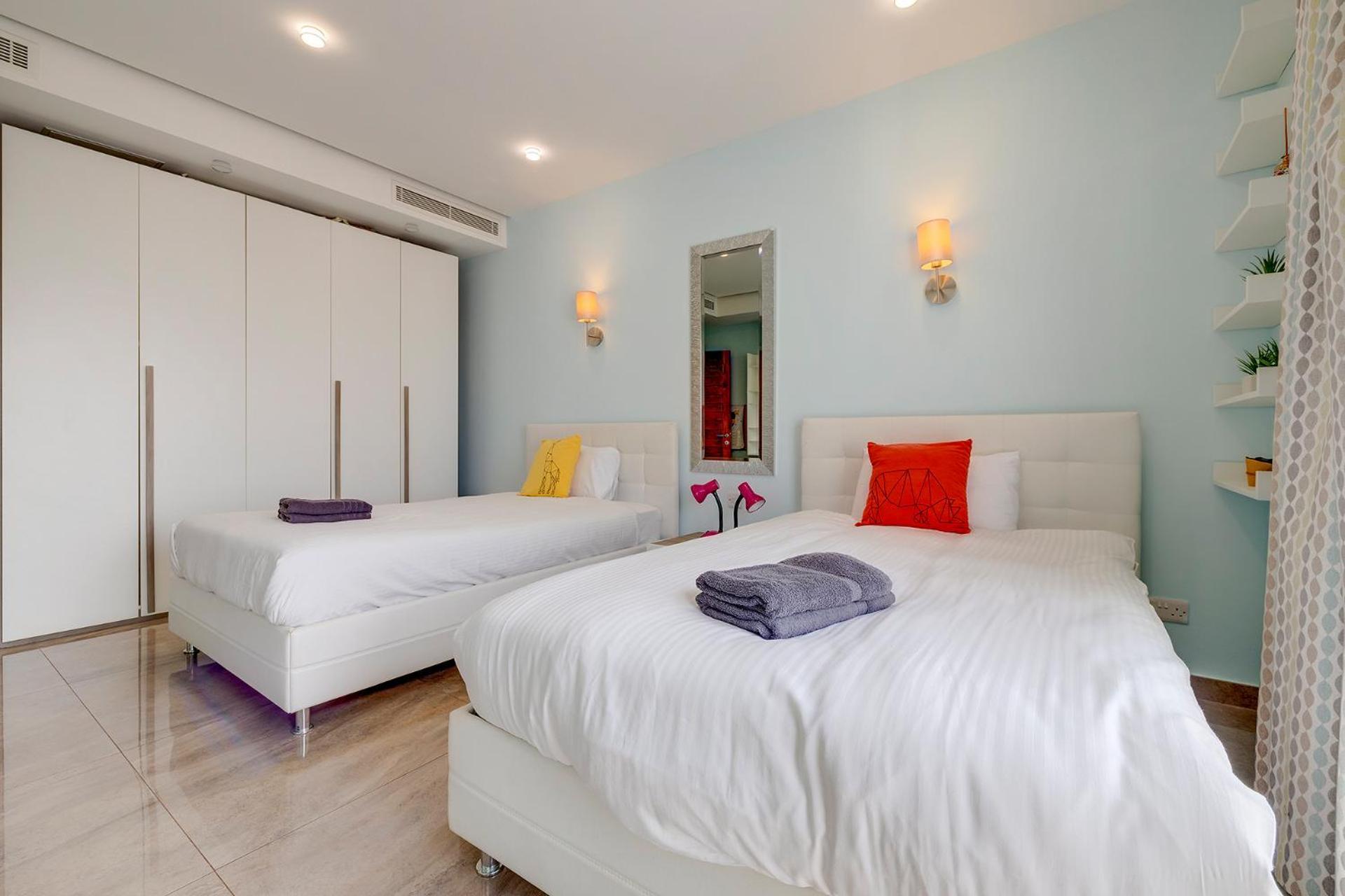 Seafront Apartment Слима Экстерьер фото