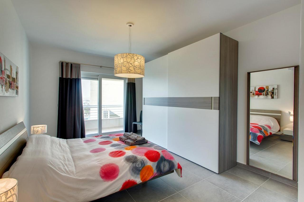 Seafront Apartment Слима Экстерьер фото